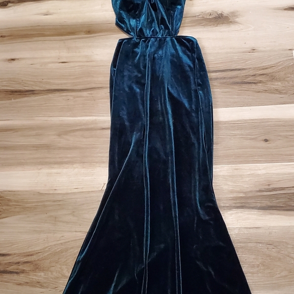 NWOT Windsor Gown - Picture 2 of 2